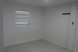 4434 Venus Ave in West Palm Beach, FL - Foto de edificio - Building Photo