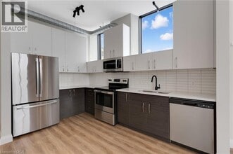 15 Main St in Cambridge, ON - Building Photo - Building Photo