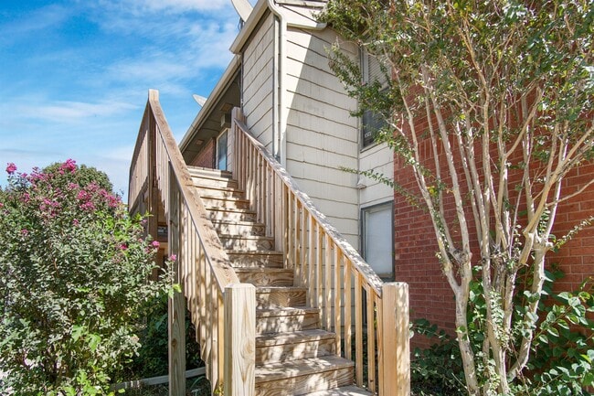 property at 1000 Rambling Oaks Dr
