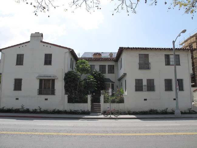 5604 W 6th St in Los Angeles, CA - Building Photo - Building Photo