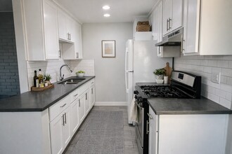 17132 Emerald Ln, Unit D in Huntington Beach, CA - Building Photo - Building Photo