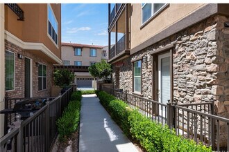 23 Quinn Way, Unit 23 Quinn Way in Mission Viejo, CA - Foto de edificio - Building Photo