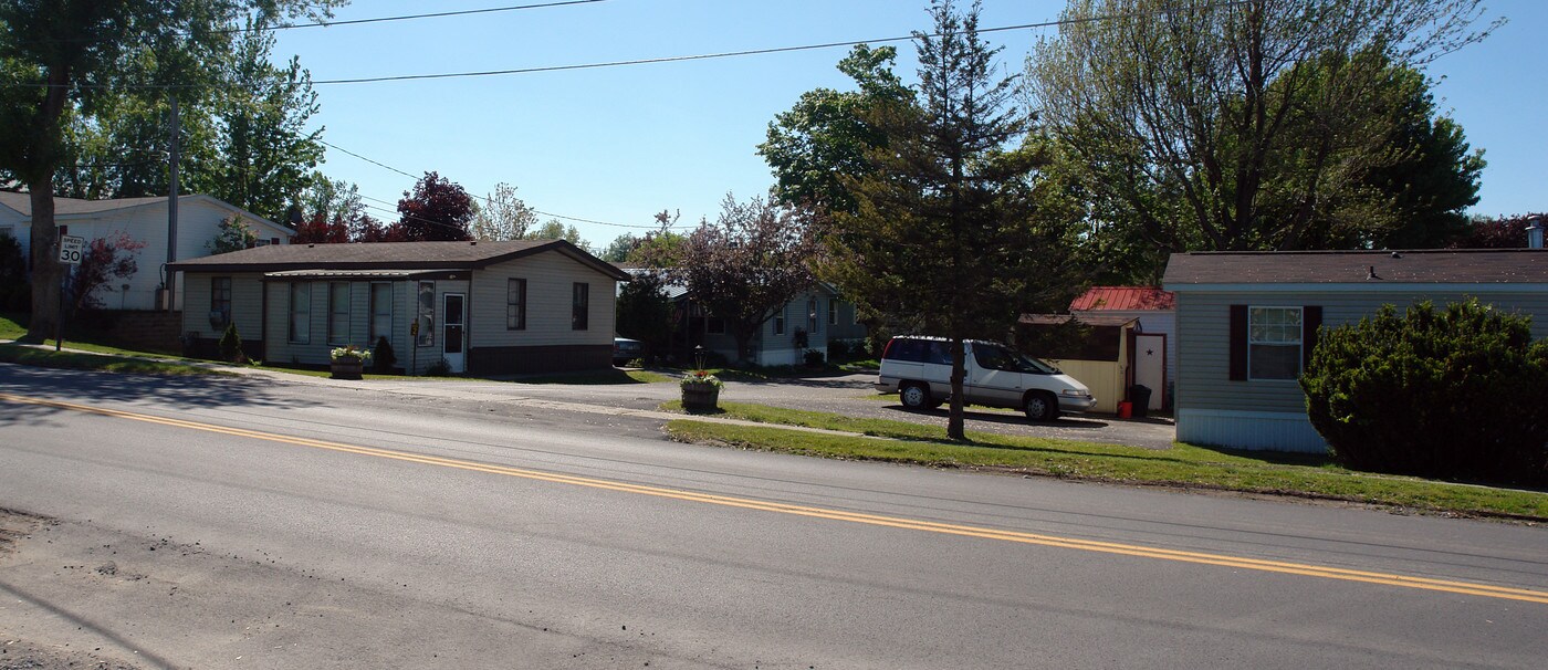 933 Leray St in Watertown, NY - Building Photo