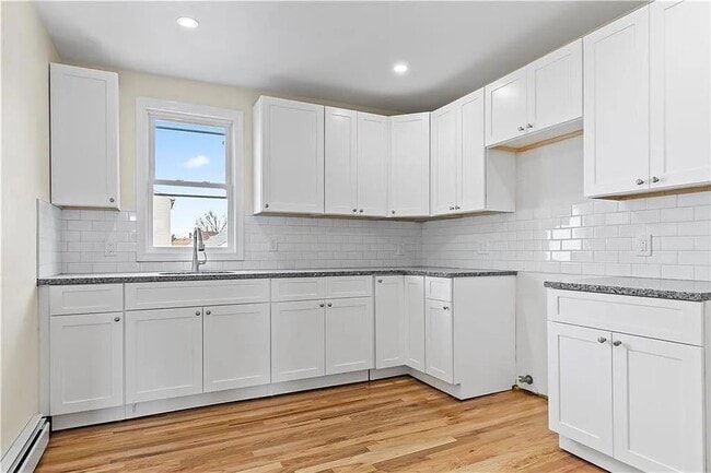94 Japonica St in Pawtucket, RI - Building Photo - Building Photo