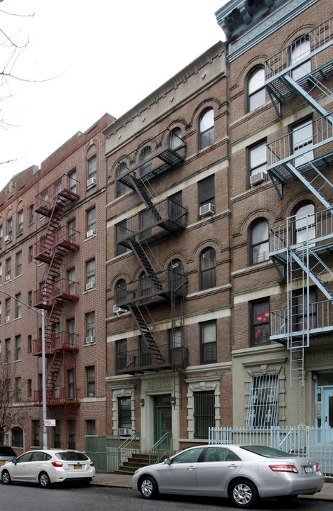 68 W 108th St in New York, NY - Building Photo