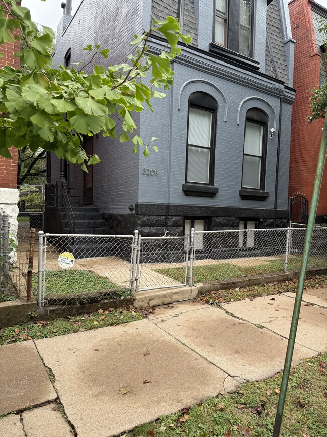 property at 3209 Iowa Ave