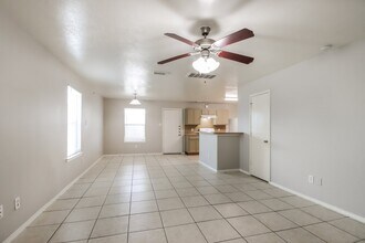21243 Linden House Ct in Humble, TX - Building Photo - Building Photo