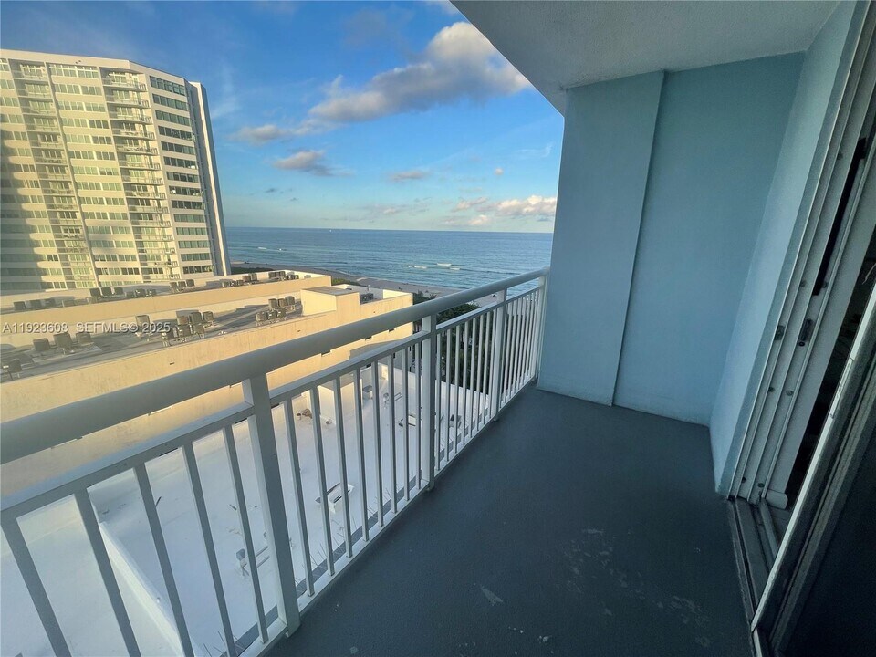6969 Collins Ave in Miami, FL - Building Photo