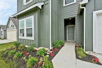 313 Merriman Rd in San Marcos, TX - Building Photo - Building Photo