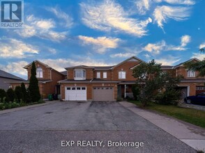 56 Sandyshores Dr in Brampton, ON - Building Photo - Building Photo