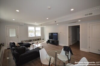 120 Kenrick St, Unit 1 in Boston, MA - Building Photo - Building Photo