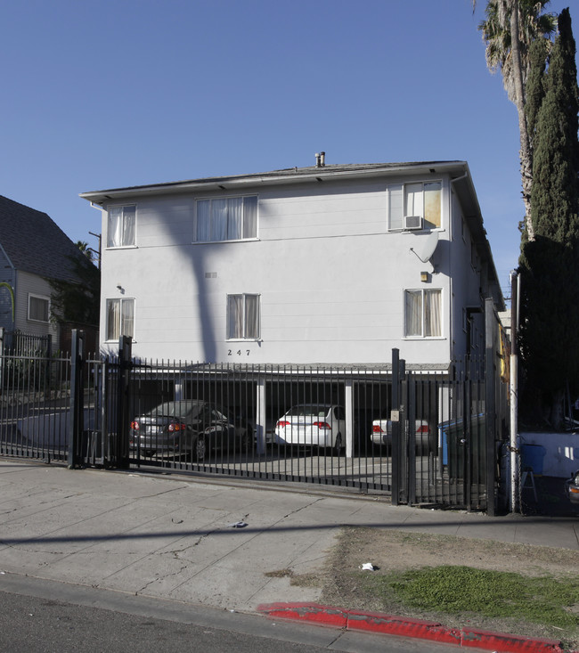 247 N Catalina St in Los Angeles, CA - Foto de edificio - Building Photo