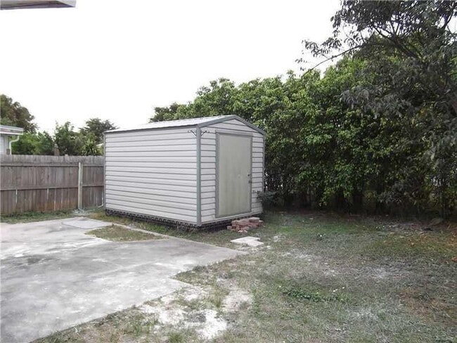 433 SW 61st Terrace in Margate, FL - Foto de edificio - Building Photo