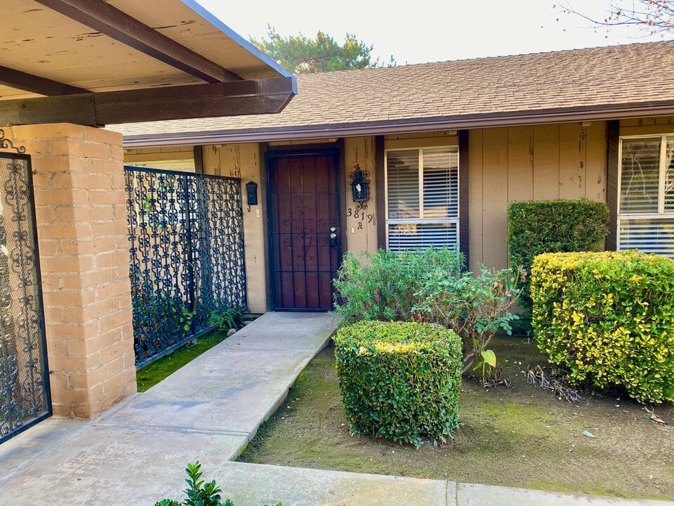 3819 E Alamos Ave in Fresno, CA - Building Photo