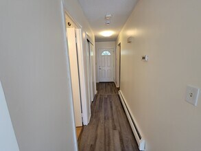 48 Sutton Pl in Bloomfield, CT - Building Photo - Building Photo