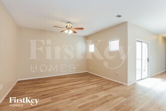 6124 Puesta Del Sol St in North Las Vegas, NV - Foto de edificio - Building Photo