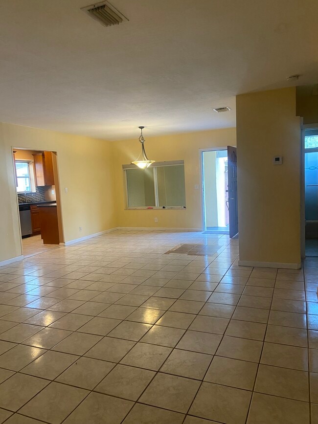 728 SW 2nd Ave in Hallandale Beach, FL - Building Photo - Building Photo