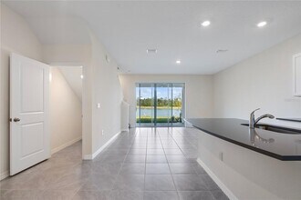 33083 Regent Canal St in Wesley Chapel, FL - Building Photo - Building Photo