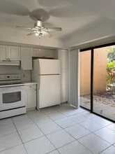 203 Lakeview Dr E in Royal Palm Beach, FL - Building Photo - Building Photo