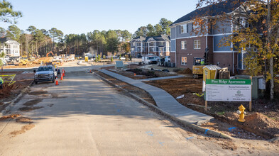 Pine Ridge Apartments in Raleigh, NC - Foto de edificio - Building Photo