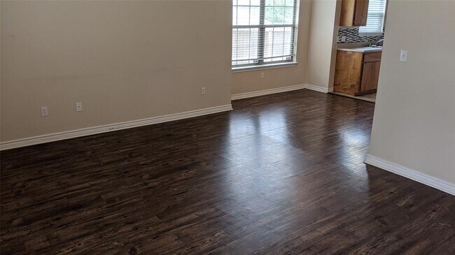 114 Sendero Dr in Huntsville, TX - Building Photo - Building Photo
