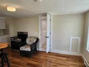 10 High St, Unit #4 in Rockport, MA - Building Photo - Building Photo