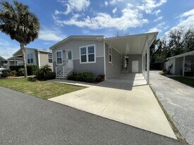 13122 Grape Ave in Grand Island, FL - Building Photo