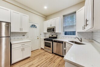 2325 N Cambridge Ave in Chicago, IL - Building Photo - Building Photo