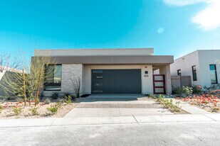 825 Fountain Dr in Palm Springs, CA - Building Photo