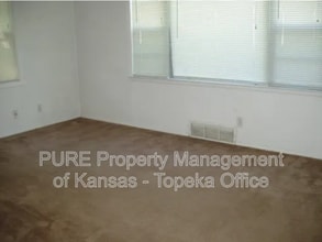 2412 SW Seabrook Ave in Topeka, KS - Building Photo - Building Photo