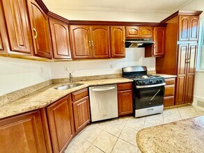 204 Olean Ave in Jersey City, NJ - Building Photo - Building Photo