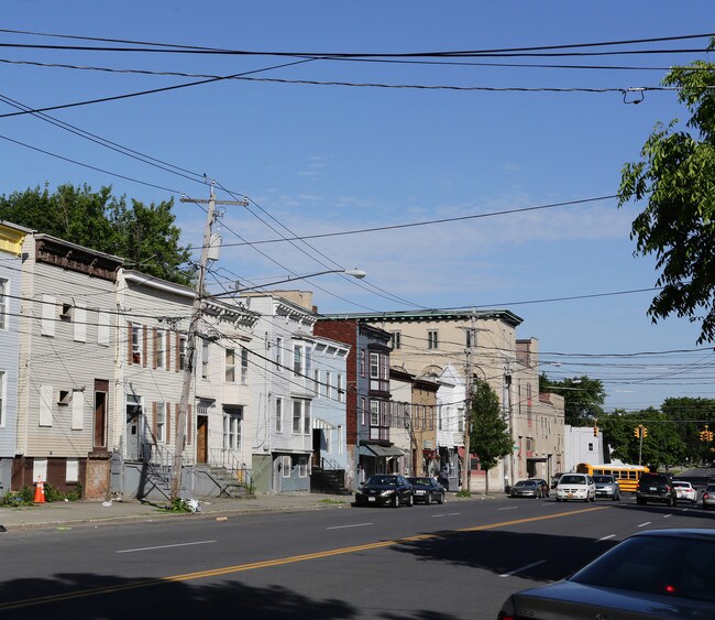 510 Washington Ave in Albany, NY - Foto de edificio - Building Photo