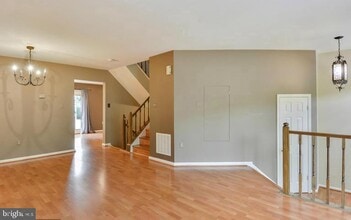 46879 Trumpet Cir in Sterling, VA - Foto de edificio - Building Photo