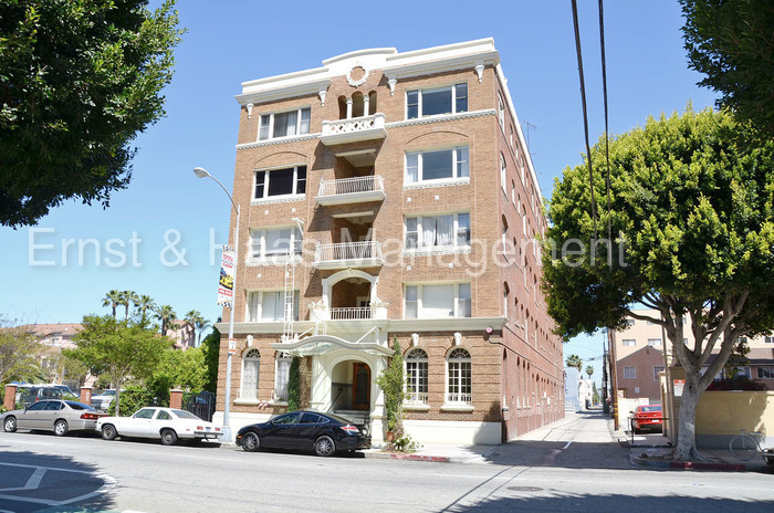 325 W 3rd St-Unit -UNIT 208 in Long Beach, CA - Building Photo