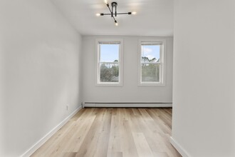 425 N Main St in Bristol, CT - Building Photo - Building Photo