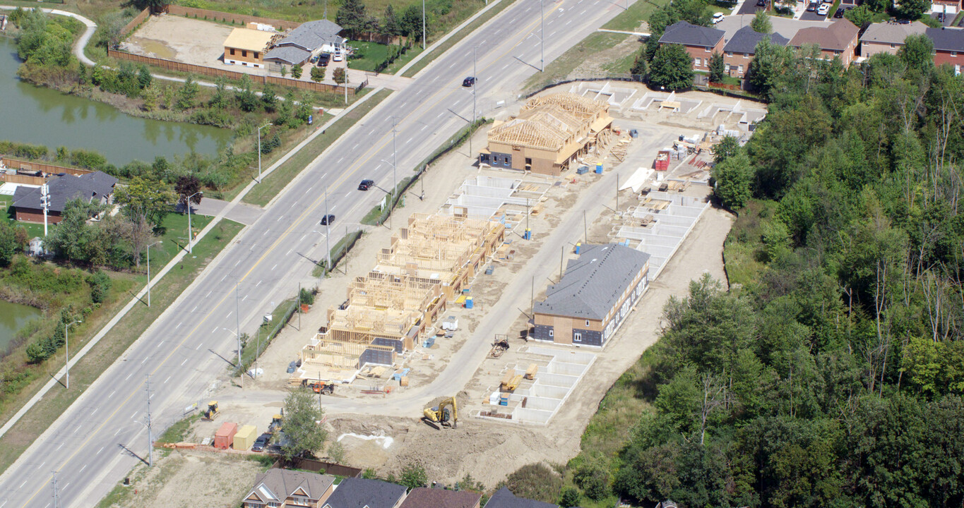 Brixham Lane in Brampton, ON - Building Photo