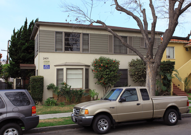 2409 Cedar Ave in Long Beach, CA - Building Photo - Building Photo