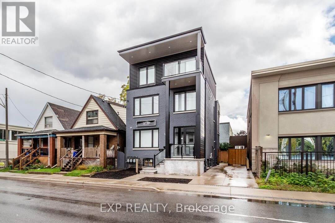 144-144 Wellington St N in Hamilton, ON - Building Photo