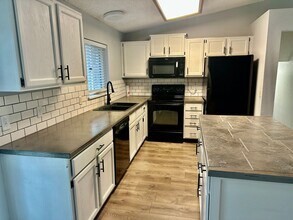 5727 W Pacific Park Dr in Spokane, WA - Building Photo - Building Photo