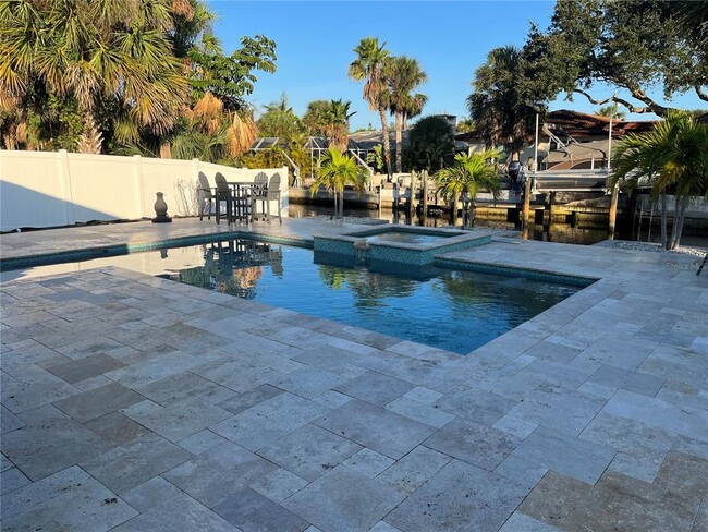 345 Avenida Leona in Siesta Key, FL - Building Photo - Building Photo