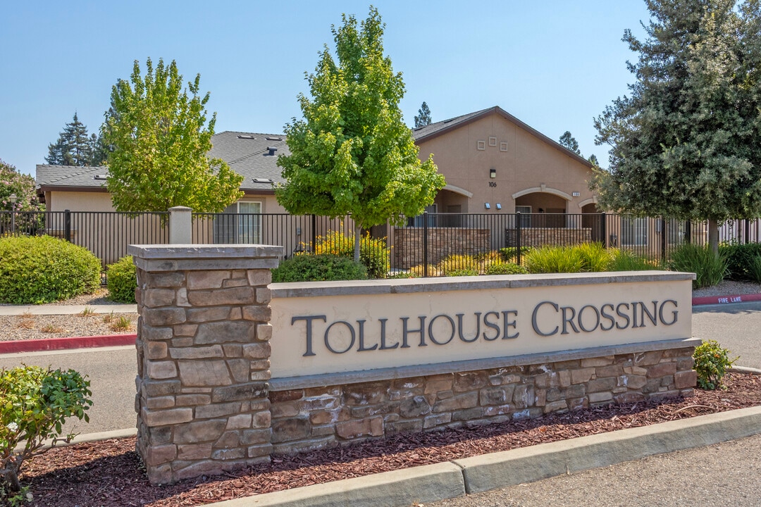 Tollhouse Crossing in Clovis, CA - Foto de edificio