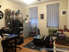 220 Hanover St in Boston, MA - Building Photo