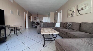 5161 Collins Ave, Unit 1701 in Miami Beach, FL - Building Photo - Building Photo