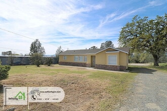 794 Twin View Blvd in Redding, CA - Building Photo - Building Photo