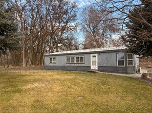 84060 Fred Ashley Rd in Tygh Valley, OR - Building Photo - Building Photo
