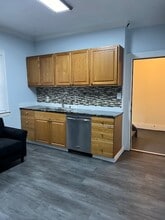 301 Maple St, Unit 1B in Syracuse, NY - Foto de edificio - Building Photo