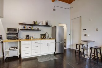 1812 19th Ave E, Unit 106 in Seattle, WA - Foto de edificio - Building Photo