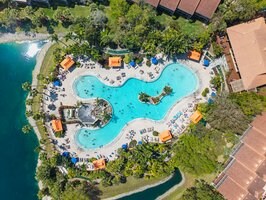 2300 Hidden Lake Dr in Naples, FL - Building Photo