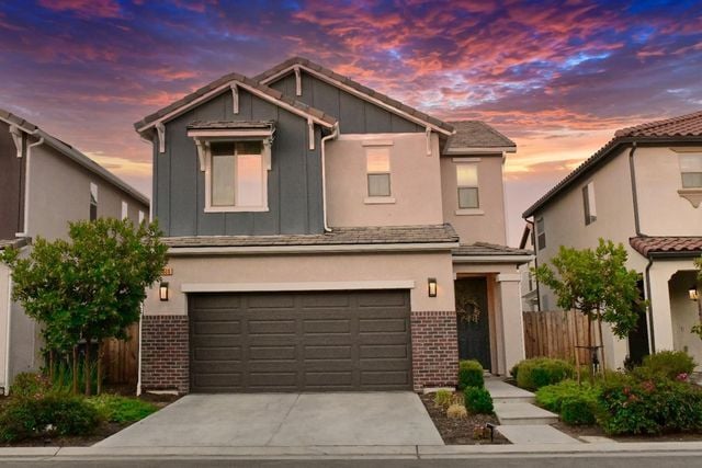 property at 2580 N McArthur Ave