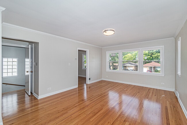 4207 Main St, Unit Apt 1 in Skokie, IL - Building Photo - Building Photo